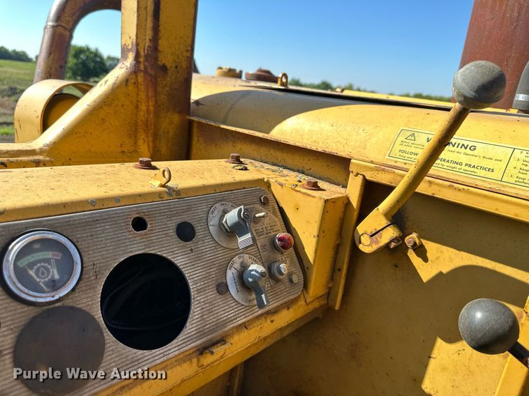 image for item EJ7240 1973 Caterpillar  627 conventional scraper 