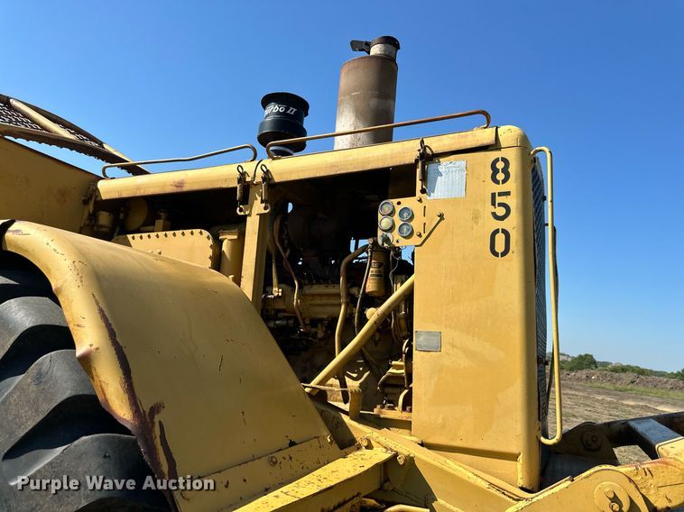 image for item EJ7240 1973 Caterpillar  627 conventional scraper 