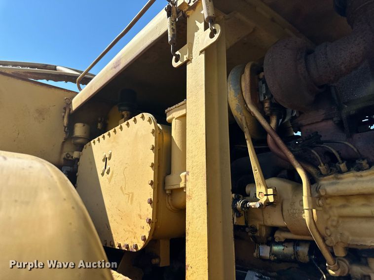 image for item EJ7240 1973 Caterpillar  627 conventional scraper 