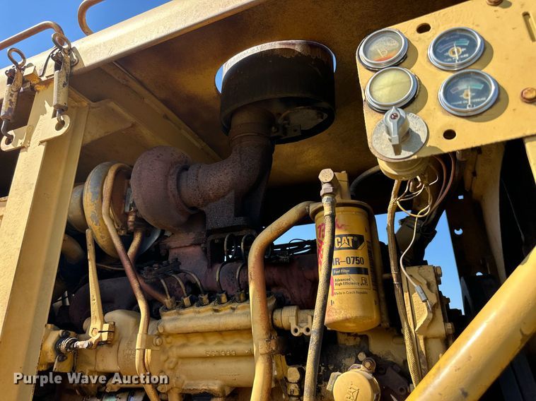 image for item EJ7240 1973 Caterpillar  627 conventional scraper 