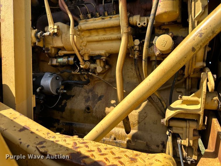 image for item EJ7240 1973 Caterpillar  627 conventional scraper 