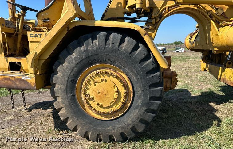 image for item EJ7240 1973 Caterpillar  627 conventional scraper 