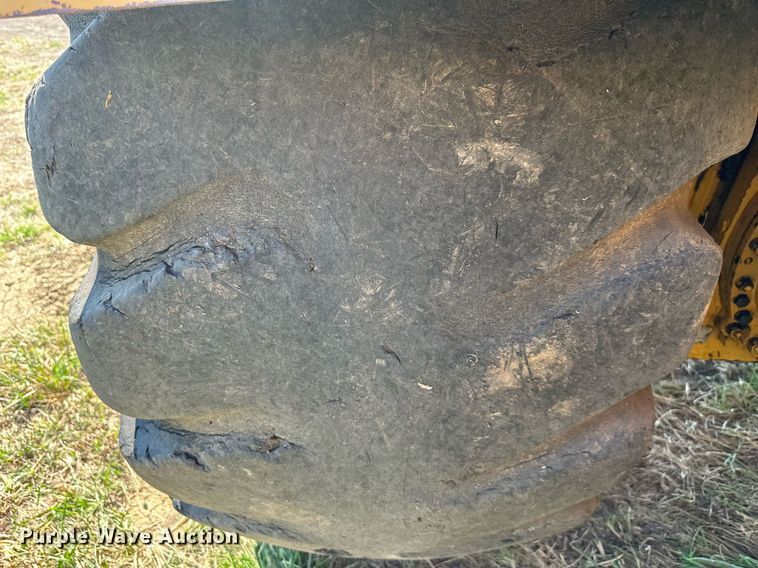 image for item EJ7240 1973 Caterpillar  627 conventional scraper 