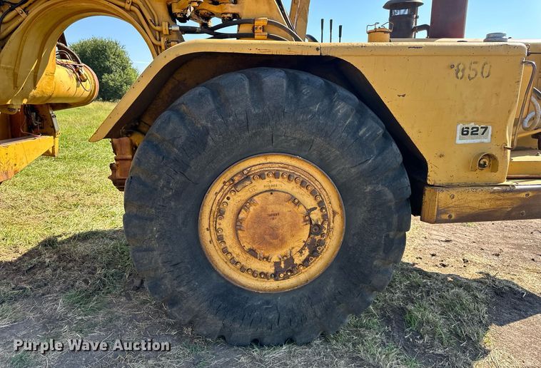 image for item EJ7240 1973 Caterpillar  627 conventional scraper 