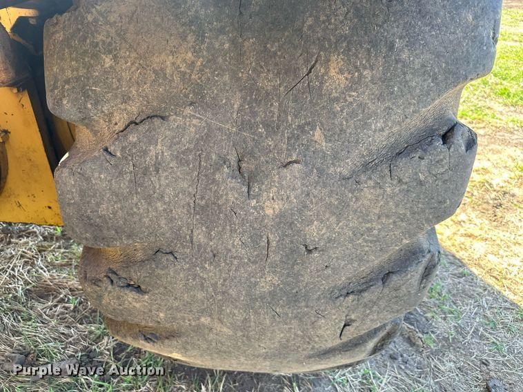 image for item EJ7240 1973 Caterpillar  627 conventional scraper 