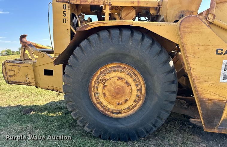 image for item EJ7240 1973 Caterpillar  627 conventional scraper 