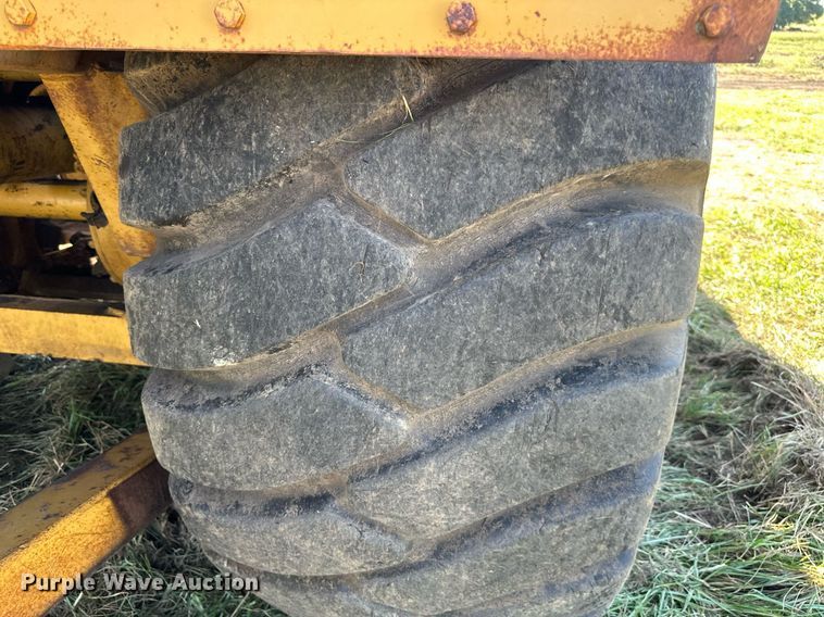 image for item EJ7240 1973 Caterpillar  627 conventional scraper 