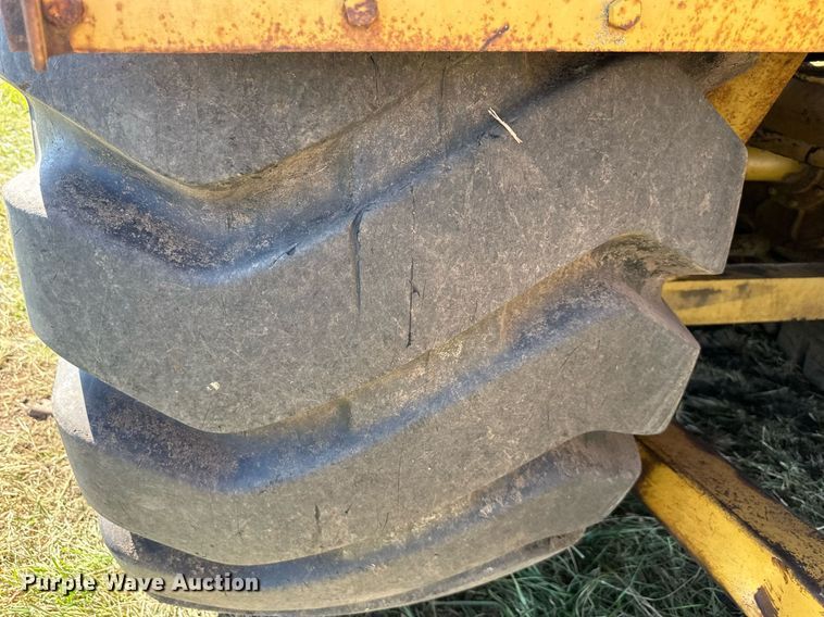 image for item EJ7240 1973 Caterpillar  627 conventional scraper 