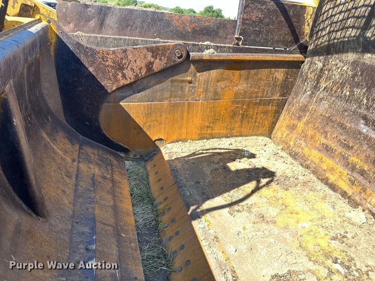 image for item EJ7241 Caterpillar  627 conventional scraper 