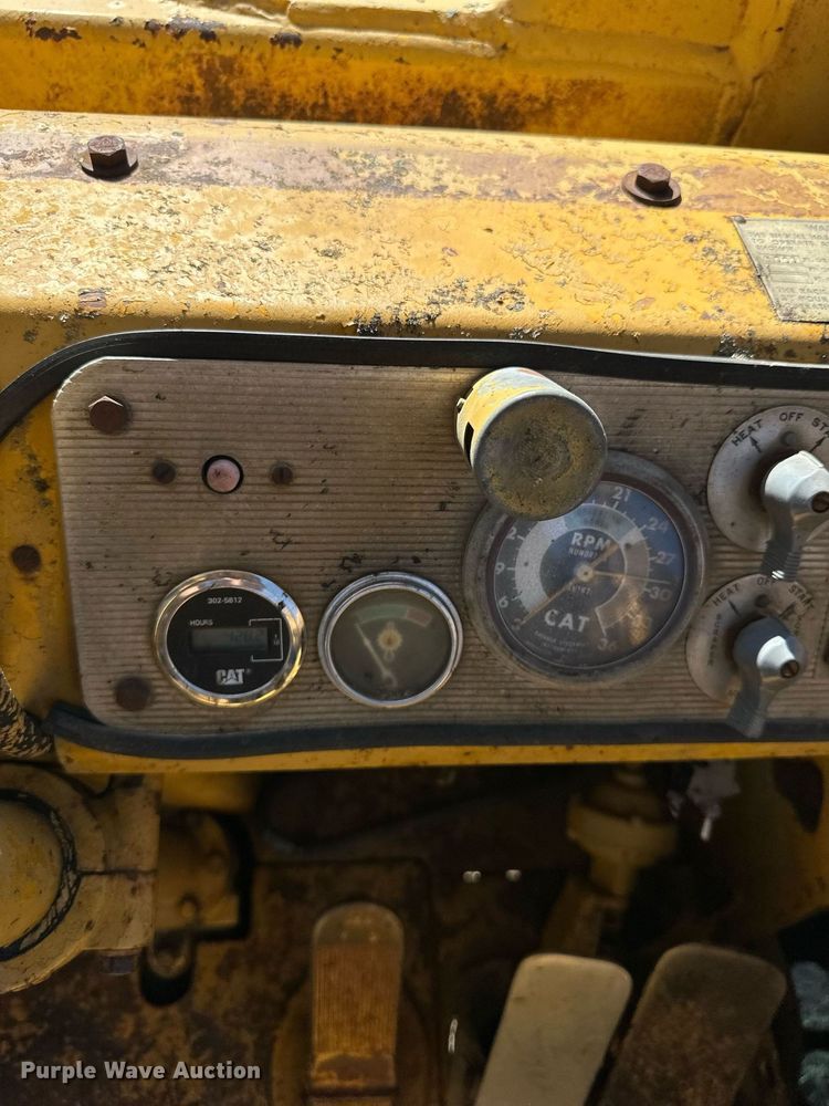 image for item EJ7241 Caterpillar  627 conventional scraper 