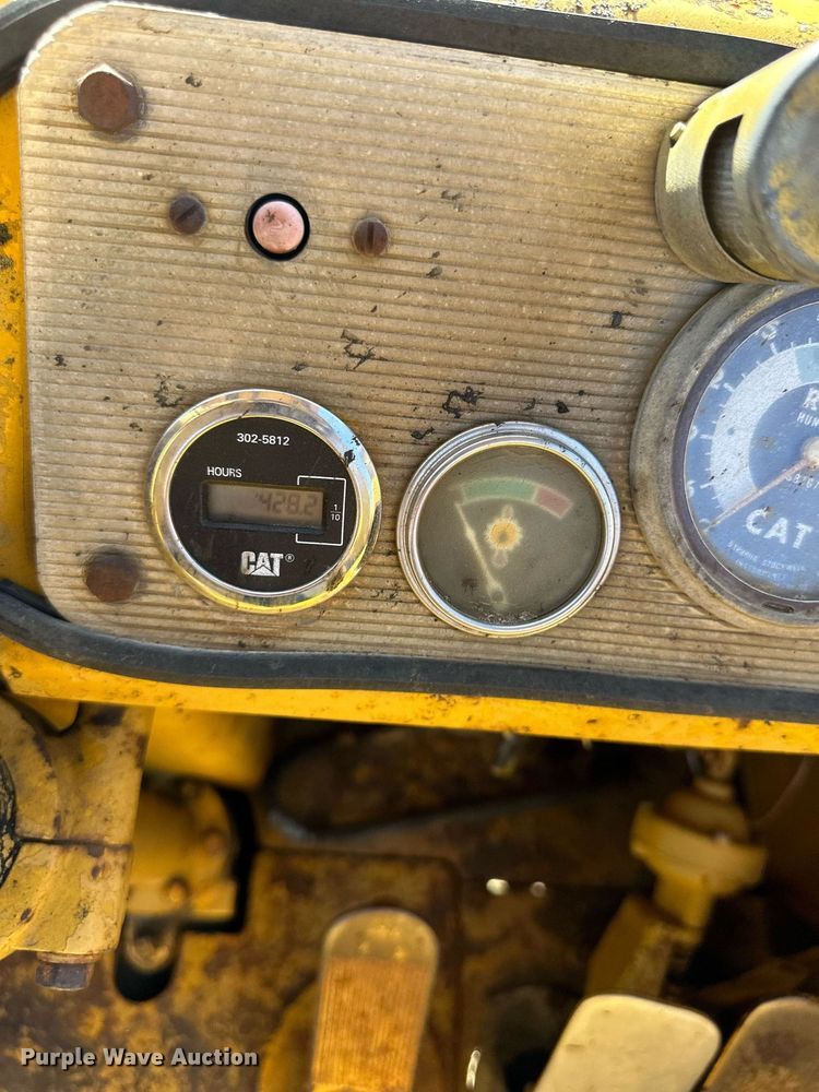 image for item EJ7241 Caterpillar  627 conventional scraper 