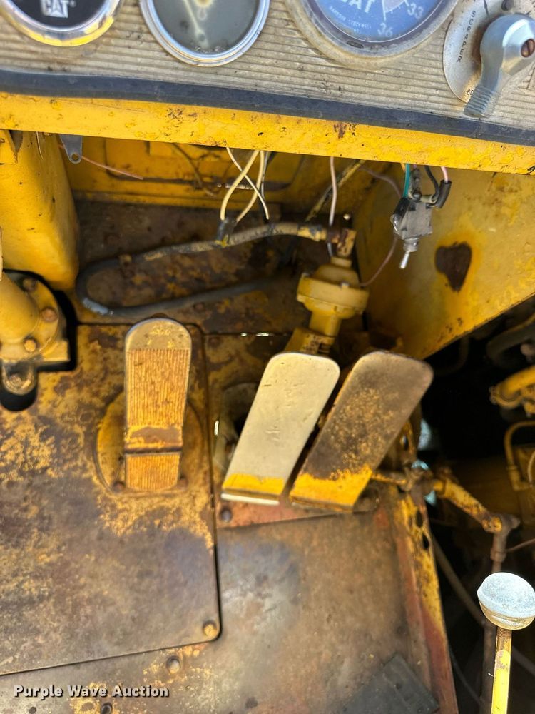 image for item EJ7241 Caterpillar  627 conventional scraper 