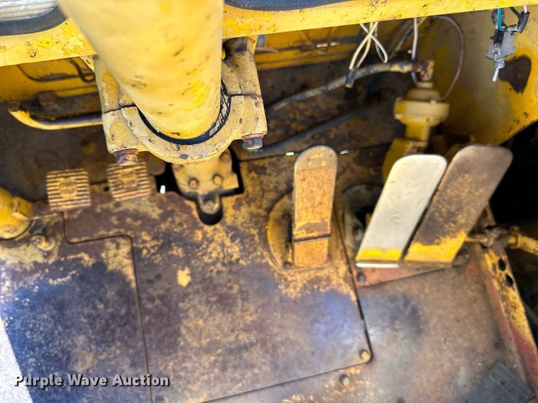 image for item EJ7241 Caterpillar  627 conventional scraper 