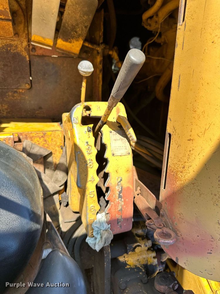 image for item EJ7241 Caterpillar  627 conventional scraper 