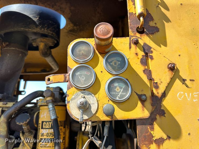 image for item EJ7241 Caterpillar  627 conventional scraper 