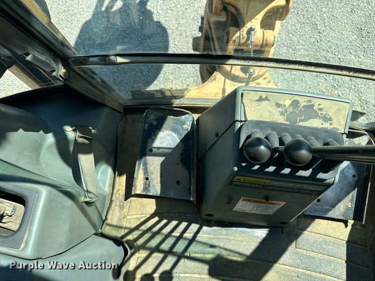 image for item EJ7244 1999 Case 580 Super L backhoe