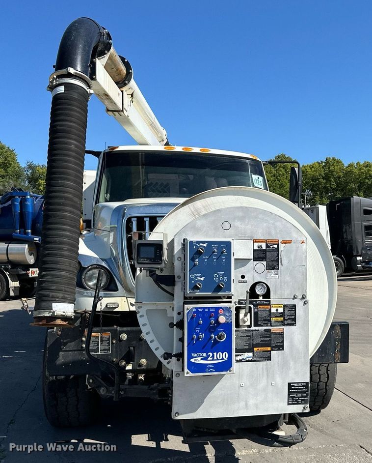 image for item EJ7251 2013 International  7600 sewer jetter truck
