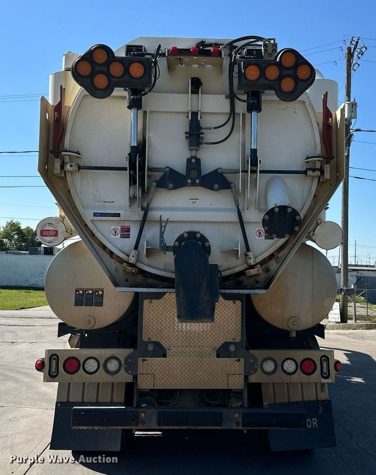 image for item EJ7251 2013 International  7600 sewer jetter truck