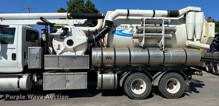 image for item EJ7251 2013 International  7600 sewer jetter truck