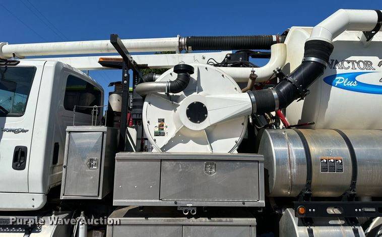 image for item EJ7251 2013 International  7600 sewer jetter truck