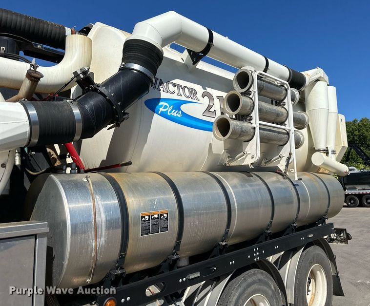 image for item EJ7251 2013 International  7600 sewer jetter truck