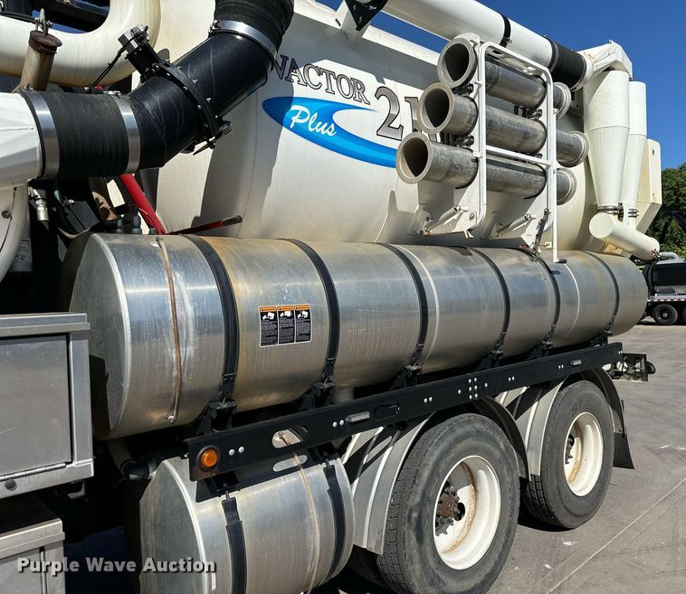 image for item EJ7251 2013 International  7600 sewer jetter truck