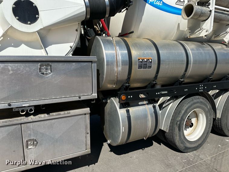 image for item EJ7251 2013 International  7600 sewer jetter truck