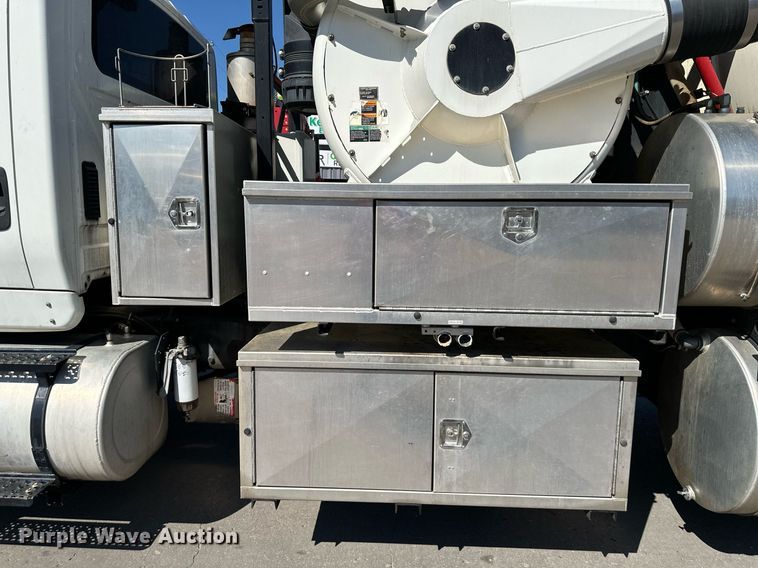 image for item EJ7251 2013 International  7600 sewer jetter truck
