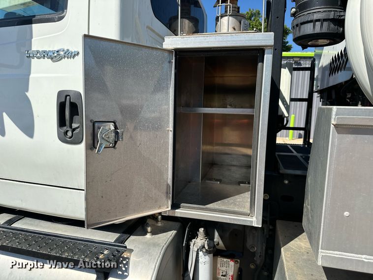 image for item EJ7251 2013 International  7600 sewer jetter truck