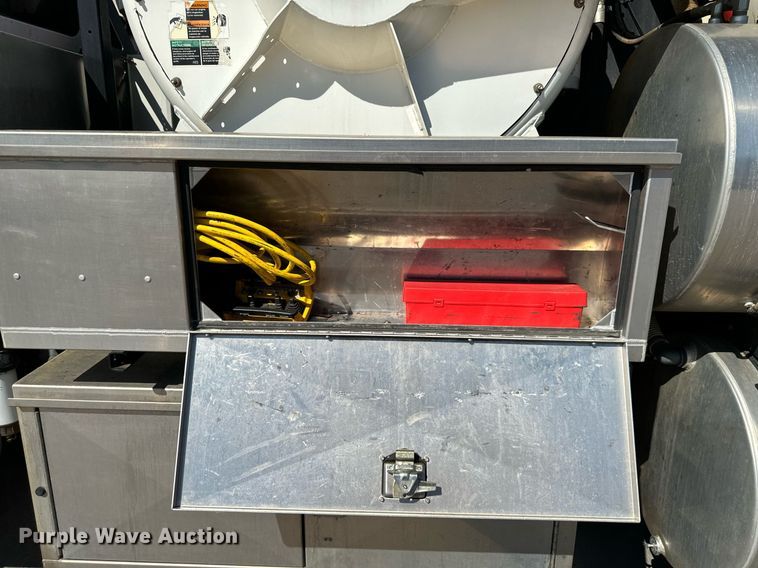 image for item EJ7251 2013 International  7600 sewer jetter truck