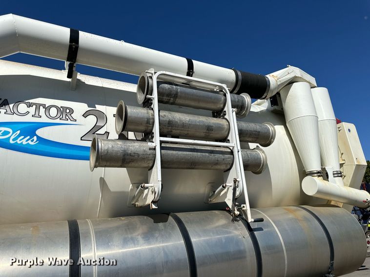 image for item EJ7251 2013 International  7600 sewer jetter truck