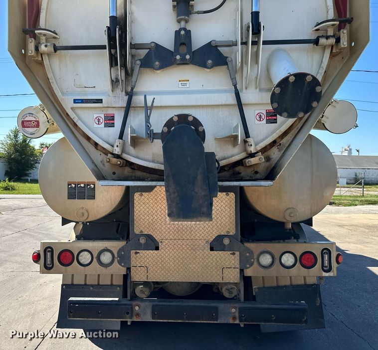 image for item EJ7251 2013 International  7600 sewer jetter truck