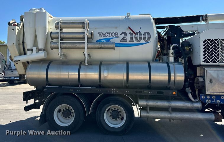 image for item EJ7251 2013 International  7600 sewer jetter truck