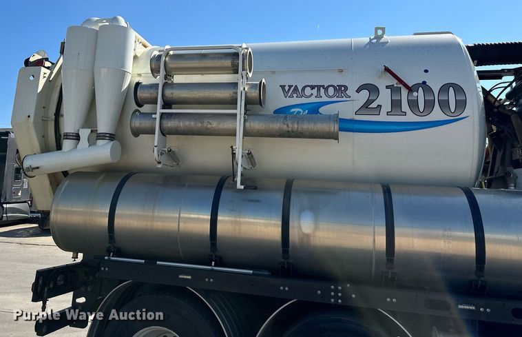 image for item EJ7251 2013 International  7600 sewer jetter truck