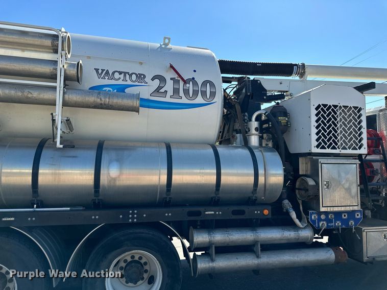 image for item EJ7251 2013 International  7600 sewer jetter truck