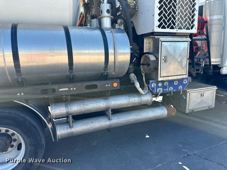 image for item EJ7251 2013 International  7600 sewer jetter truck