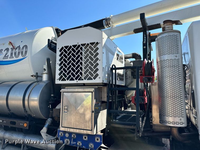 image for item EJ7251 2013 International  7600 sewer jetter truck