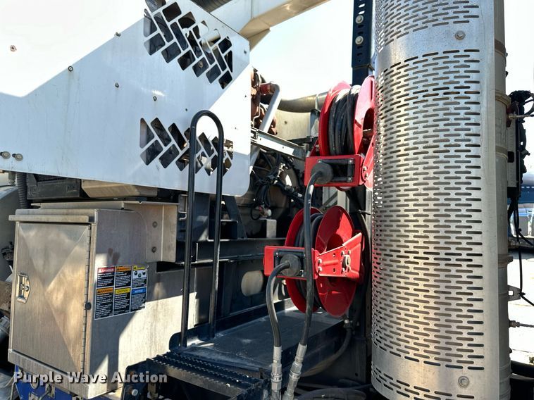 image for item EJ7251 2013 International  7600 sewer jetter truck