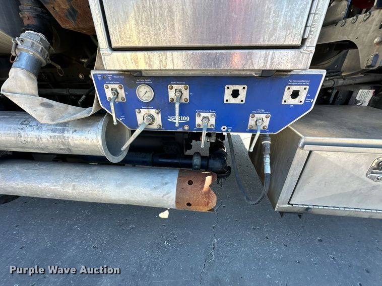 image for item EJ7251 2013 International  7600 sewer jetter truck