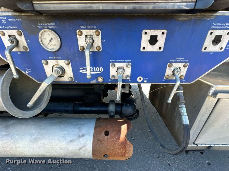 image for item EJ7251 2013 International  7600 sewer jetter truck