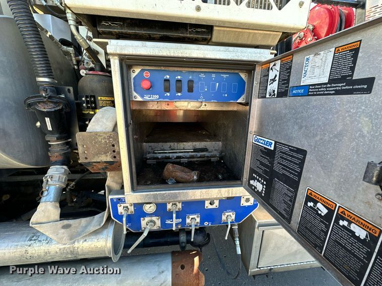 image for item EJ7251 2013 International  7600 sewer jetter truck