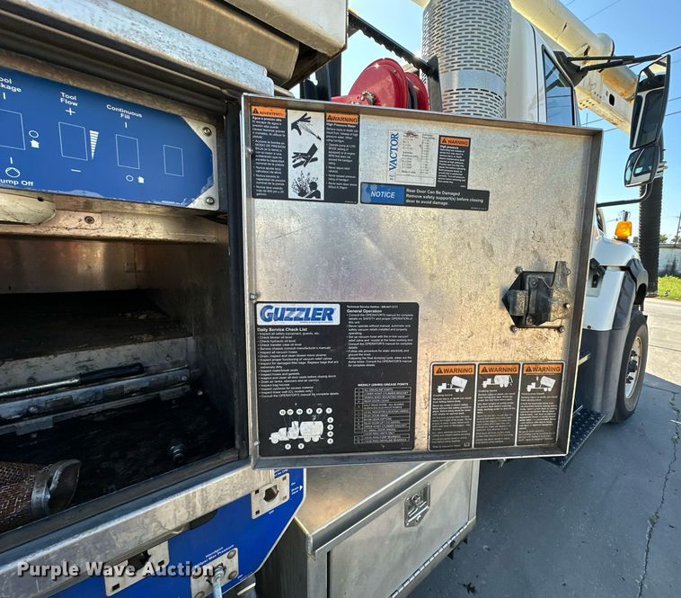 image for item EJ7251 2013 International  7600 sewer jetter truck