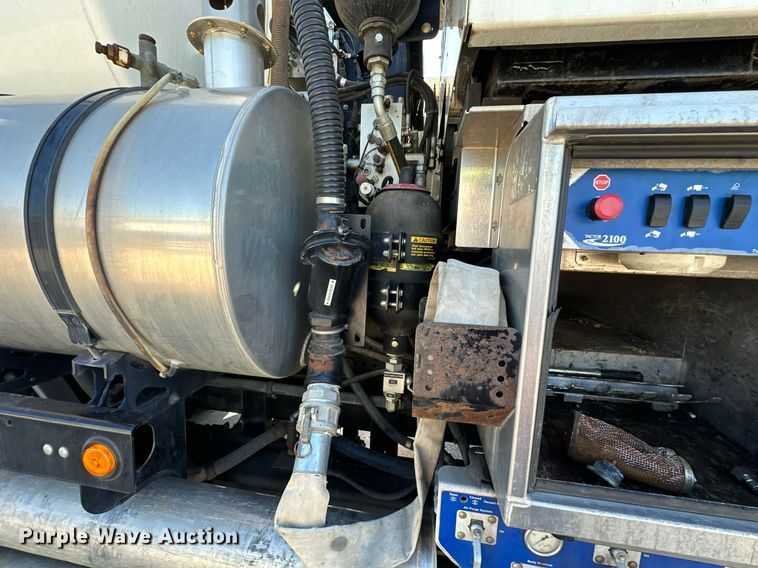 image for item EJ7251 2013 International  7600 sewer jetter truck