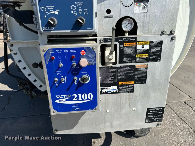 image for item EJ7251 2013 International  7600 sewer jetter truck