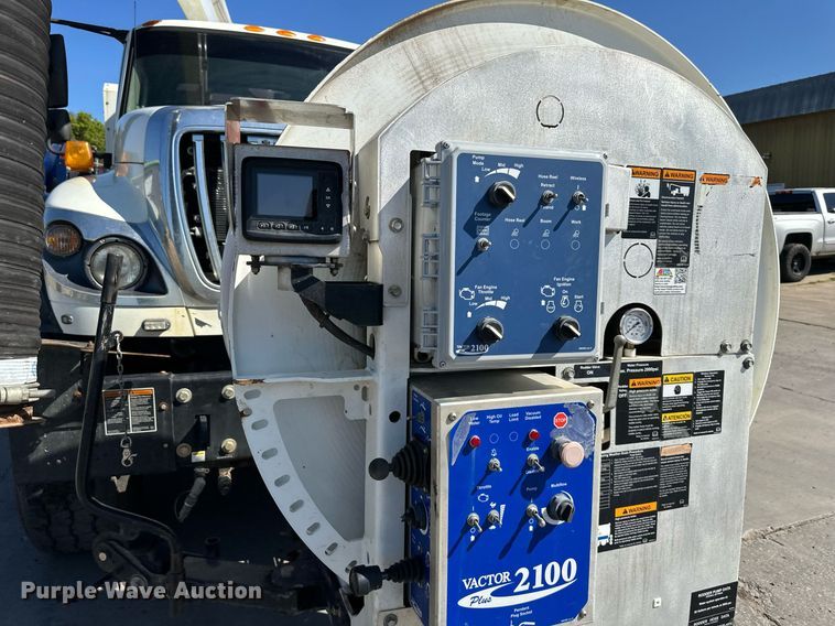 image for item EJ7251 2013 International  7600 sewer jetter truck