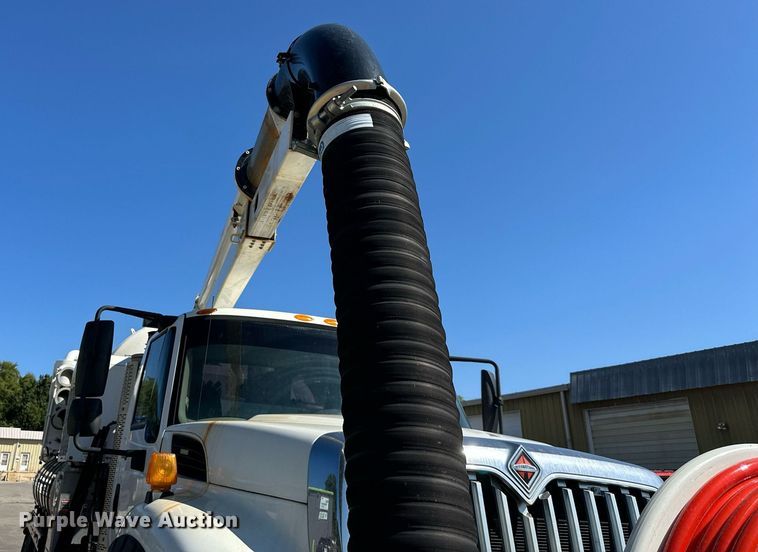 image for item EJ7251 2013 International  7600 sewer jetter truck