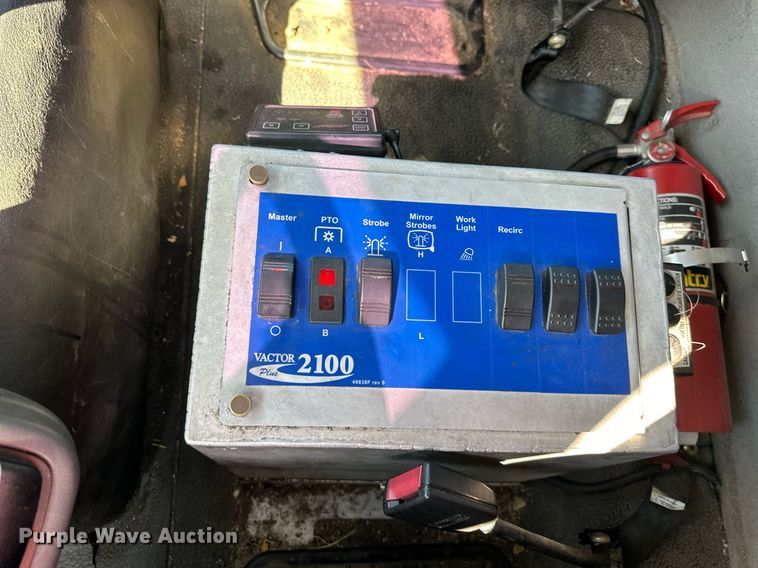 image for item EJ7251 2013 International  7600 sewer jetter truck