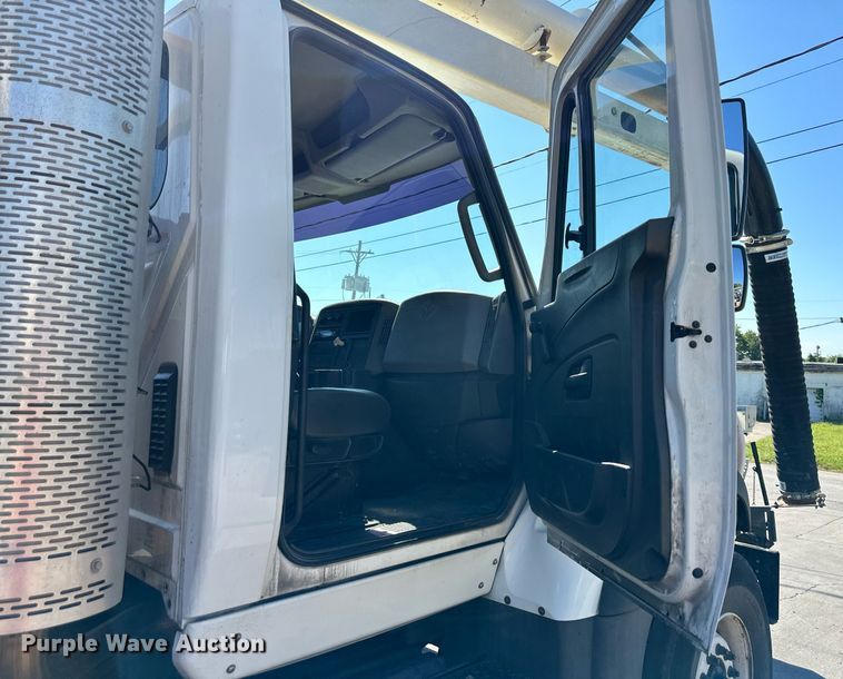 image for item EJ7251 2013 International  7600 sewer jetter truck