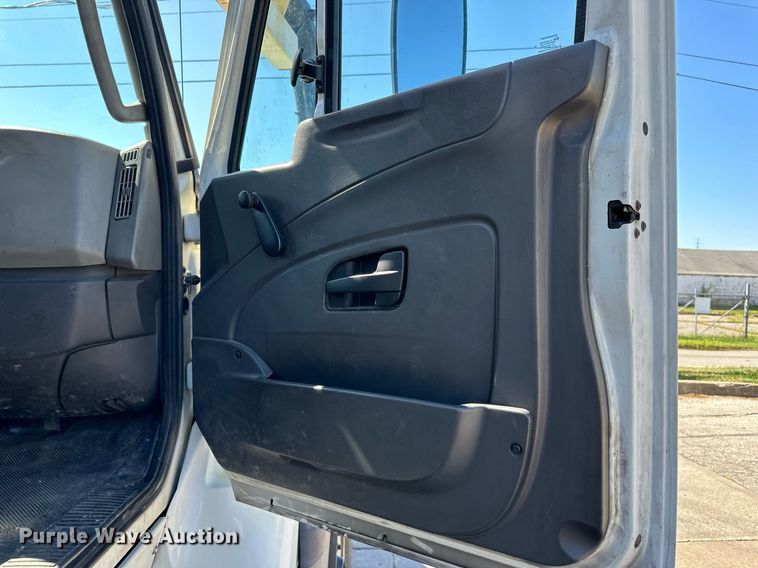 image for item EJ7251 2013 International  7600 sewer jetter truck