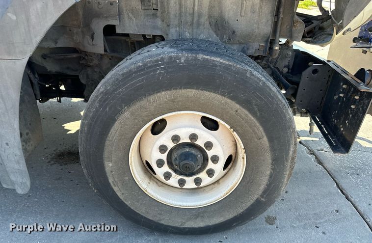 image for item EJ7251 2013 International  7600 sewer jetter truck